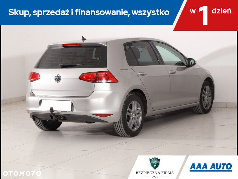 Volkswagen Golf - 6