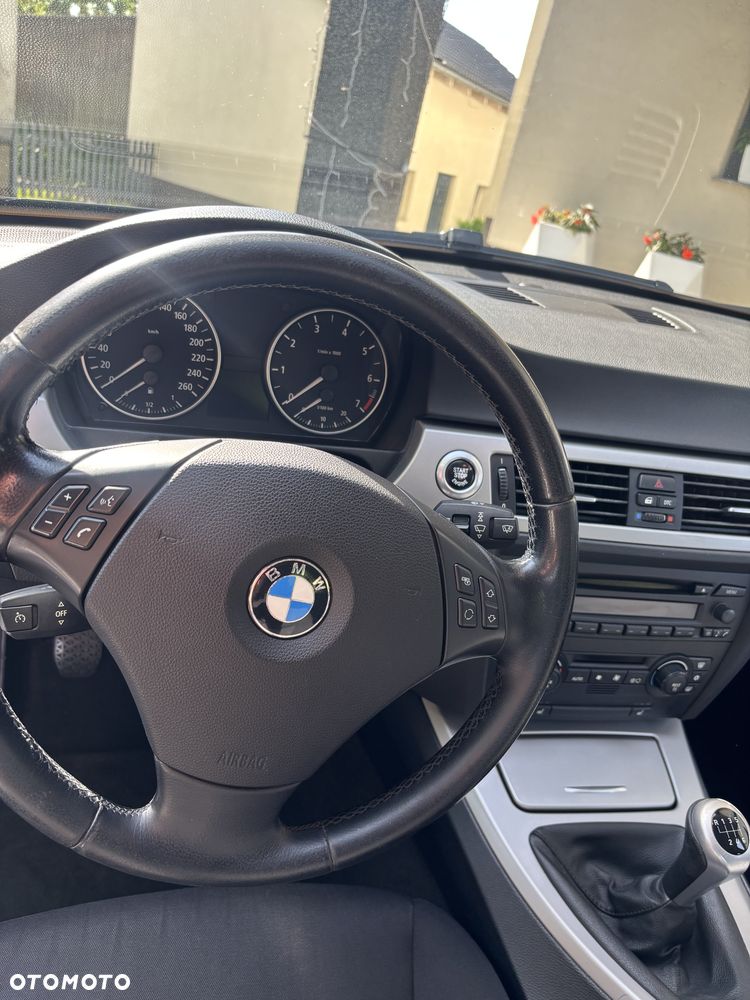 BMW Seria 3 318i - 19