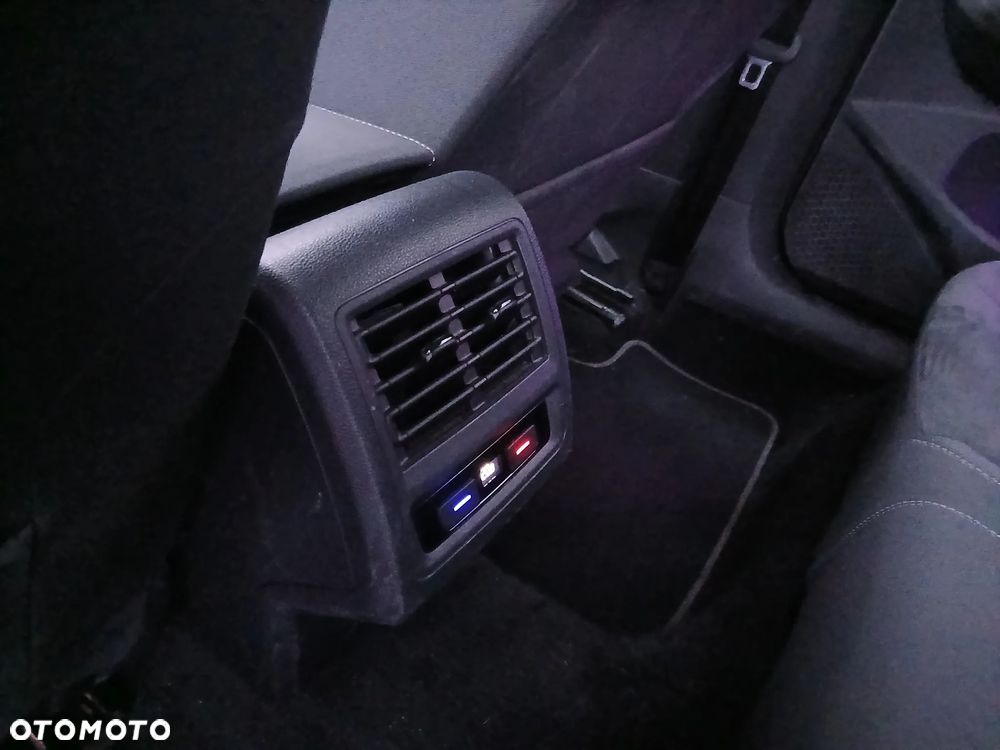 Volkswagen Golf - 22