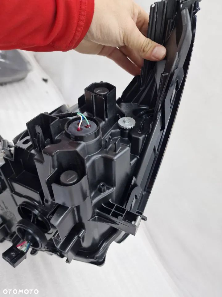 LEXUS NX 14- XENON PRAWY PRAWA LAMPA PRZEDNIA PRZÓD , NR AUKCJI LL51 - 16