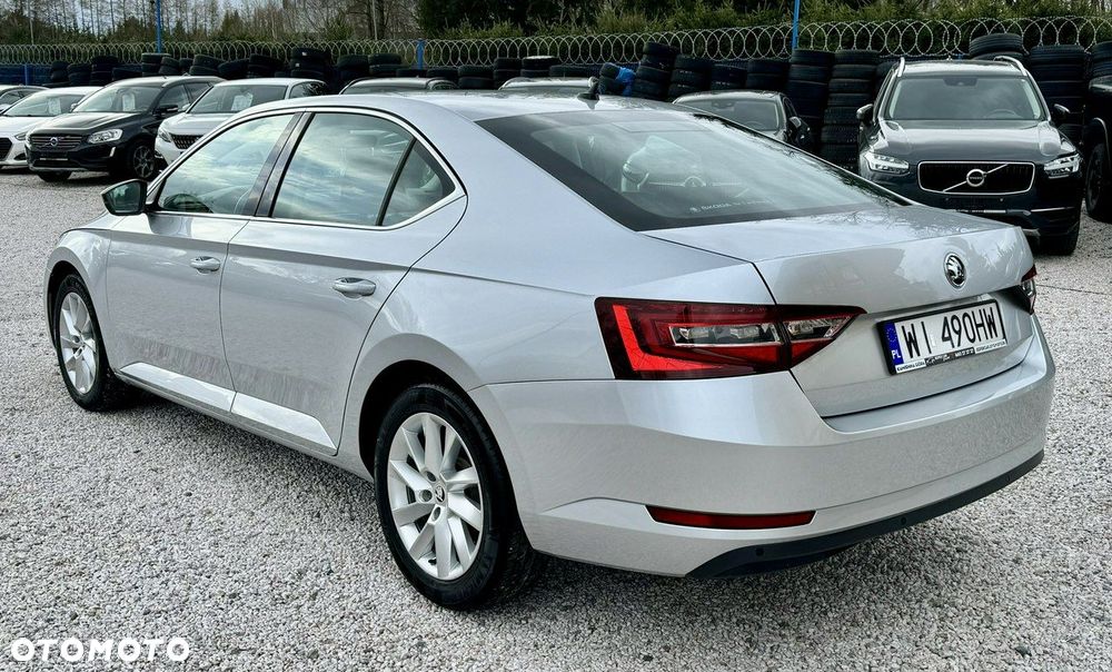 Skoda Superb 2.0 TDI SCR Ambition - 4
