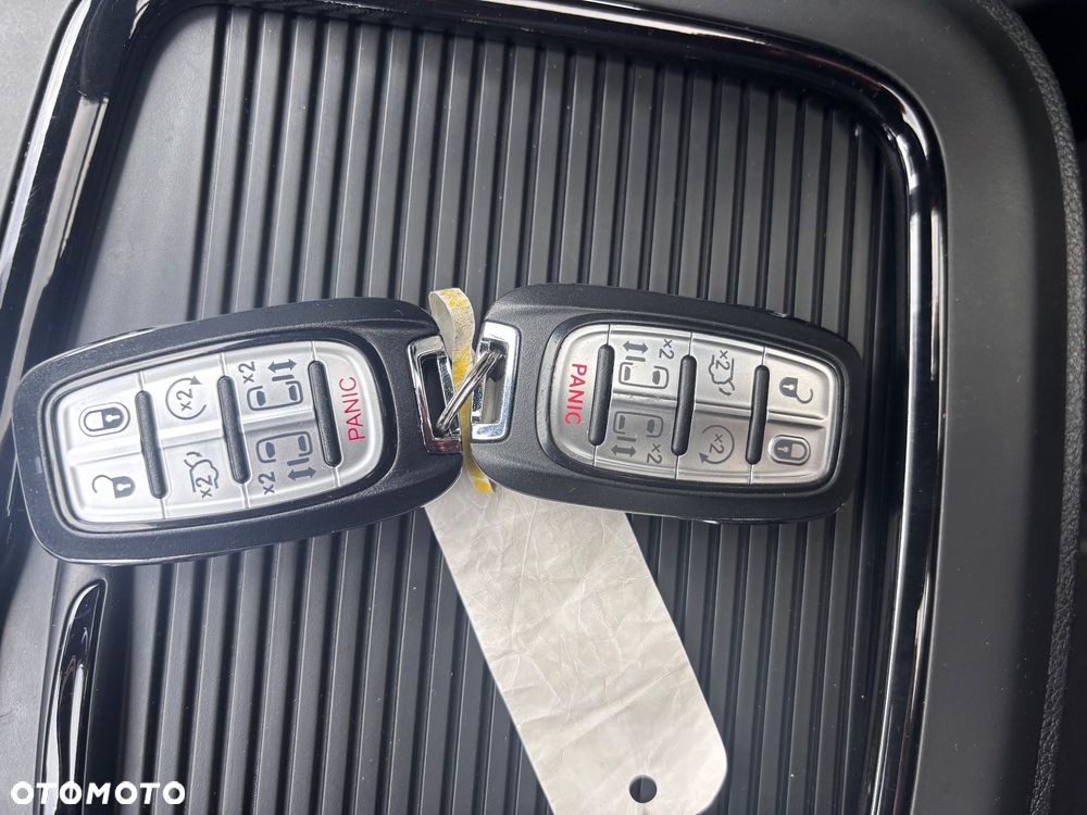 Chrysler Pacifica - 37