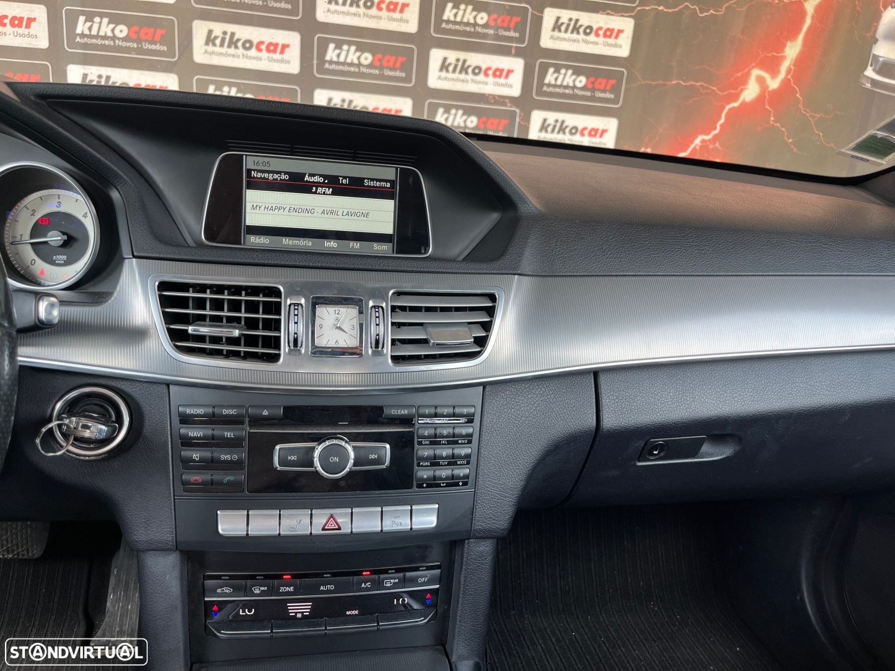Mercedes-Benz E 300 Bluetec Hybrid Avantgarde - 27