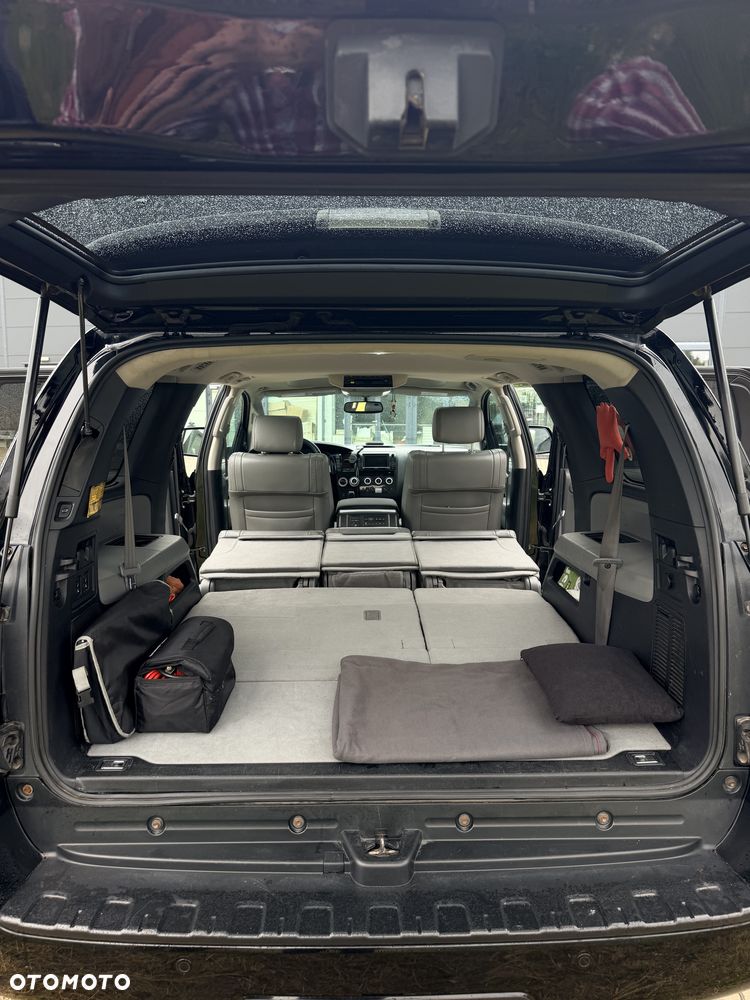 Toyota Sequoia - 8