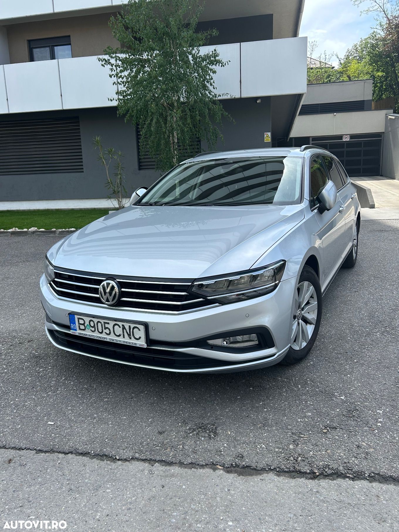 Volkswagen Passat - 1