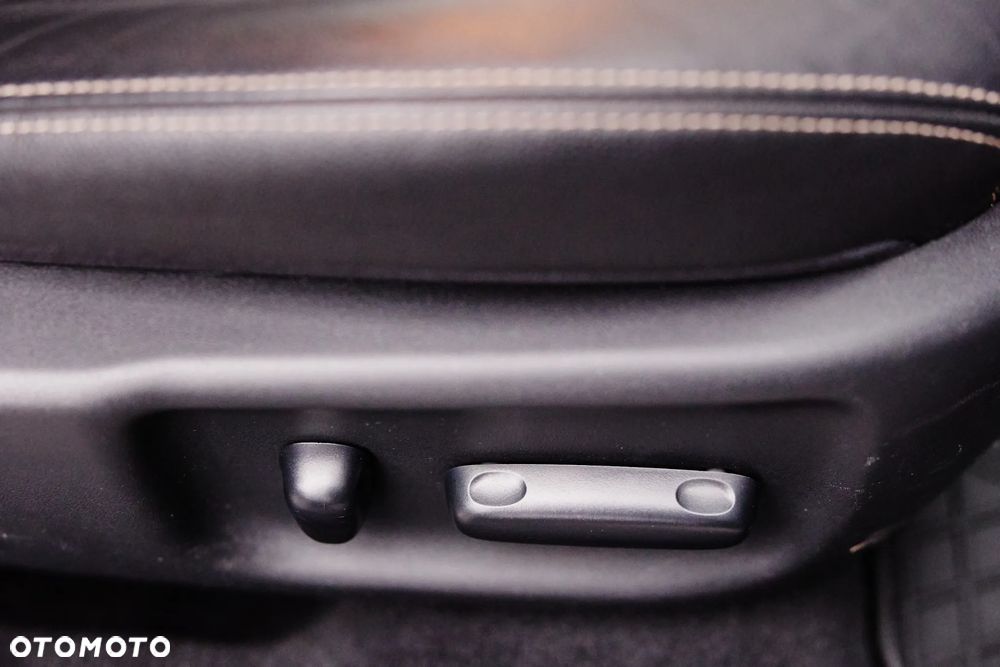 Toyota Avensis 2.0 D-4D Prestige - 31