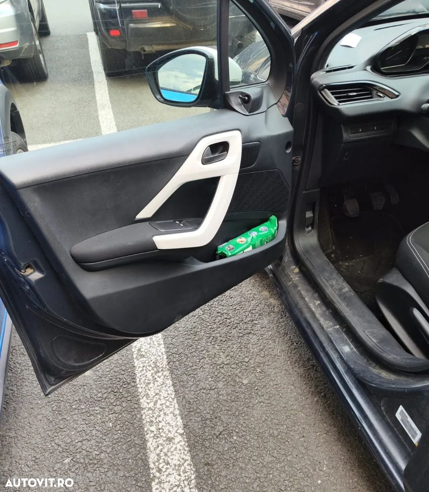 Peugeot 208 - 5