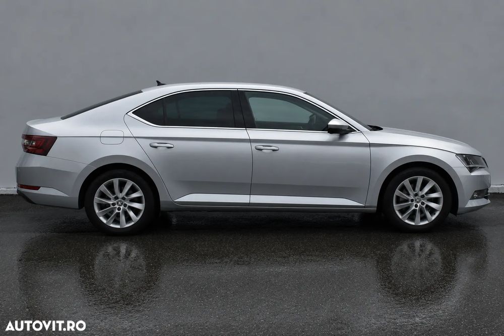 Skoda Superb 2.0 TDI DSG Ambition - 9