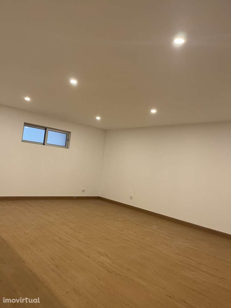 Oportunidade Imperdível! Espaço Renovado Pronto a Habitar - Grande imagem: 4/4