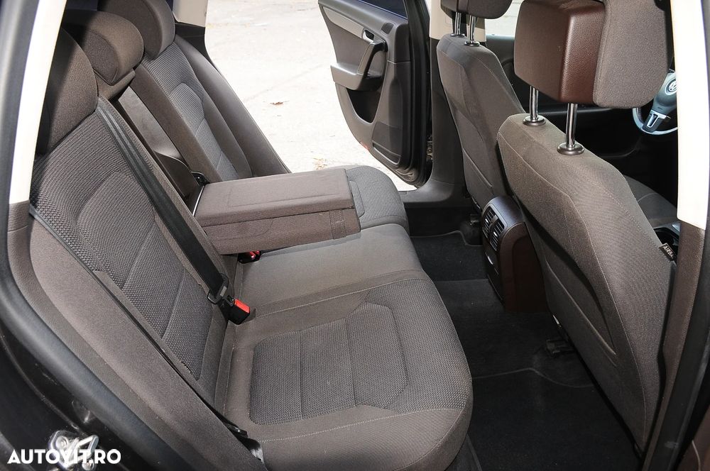 Volkswagen Passat Variant 2.0 TDI BlueMotion Technology Highline - 8