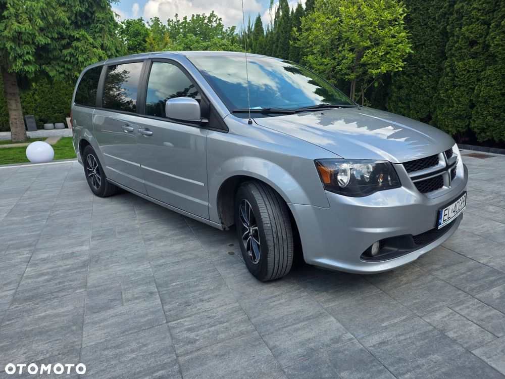 Dodge Grand Caravan - 2
