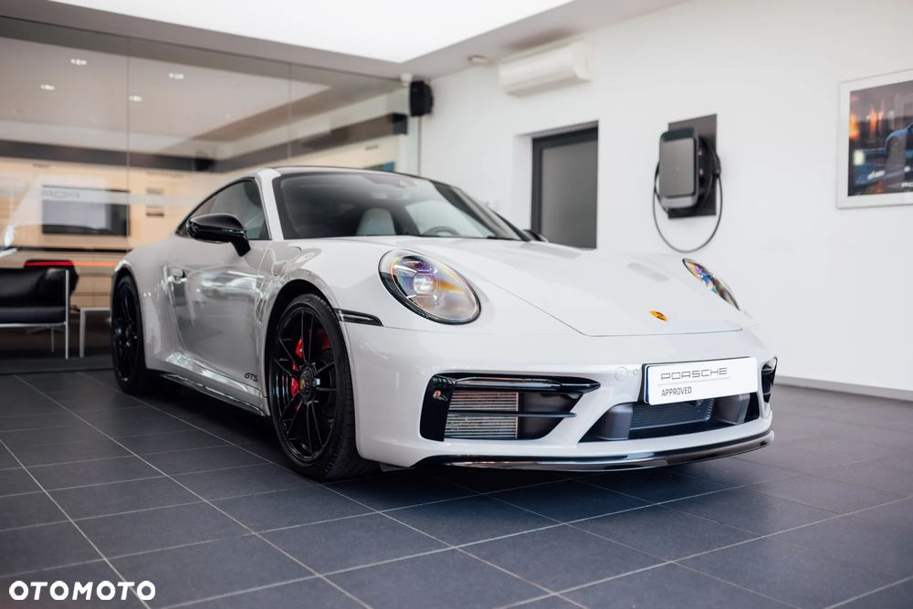 Porsche 911 Carrera GTS - 7