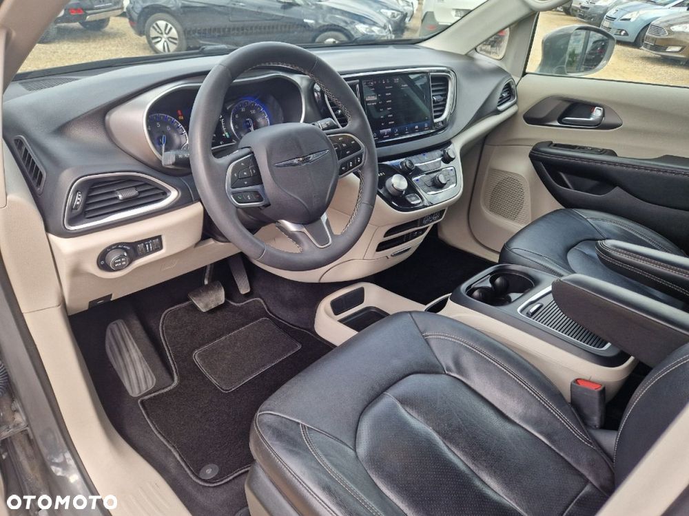 Chrysler Pacifica - 6