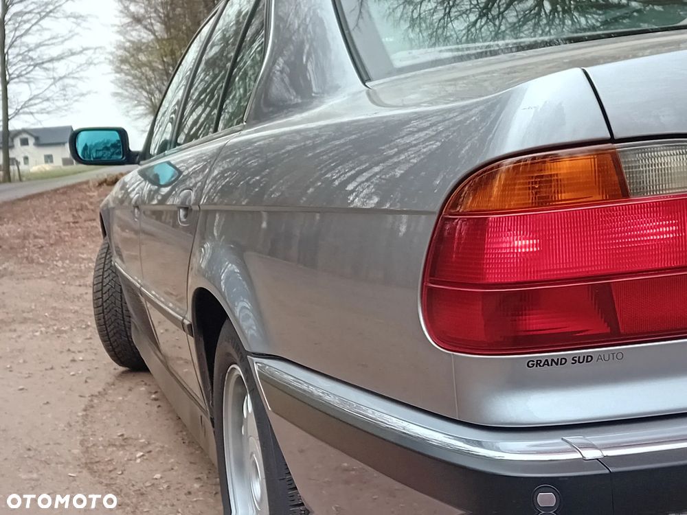 BMW Seria 7 740i V8 - 10