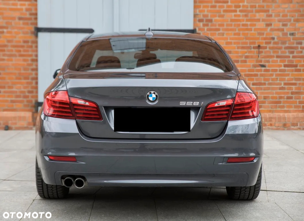 BMW Seria 5 528i - 3