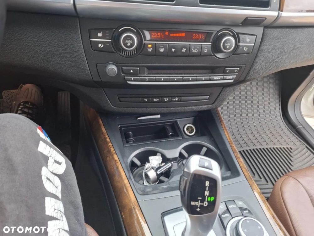 BMW X5 xDrive35d - 14