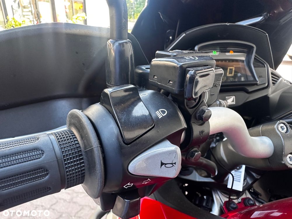 Honda VFR - 12