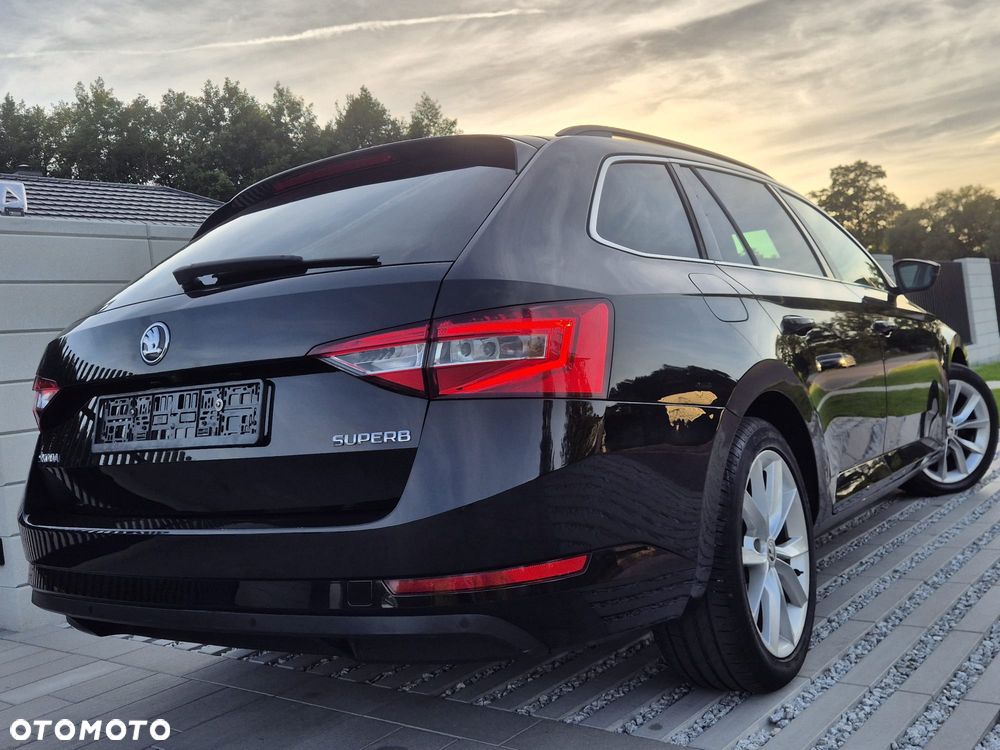 Skoda Superb 2.0 TDI Premium Edition - 17