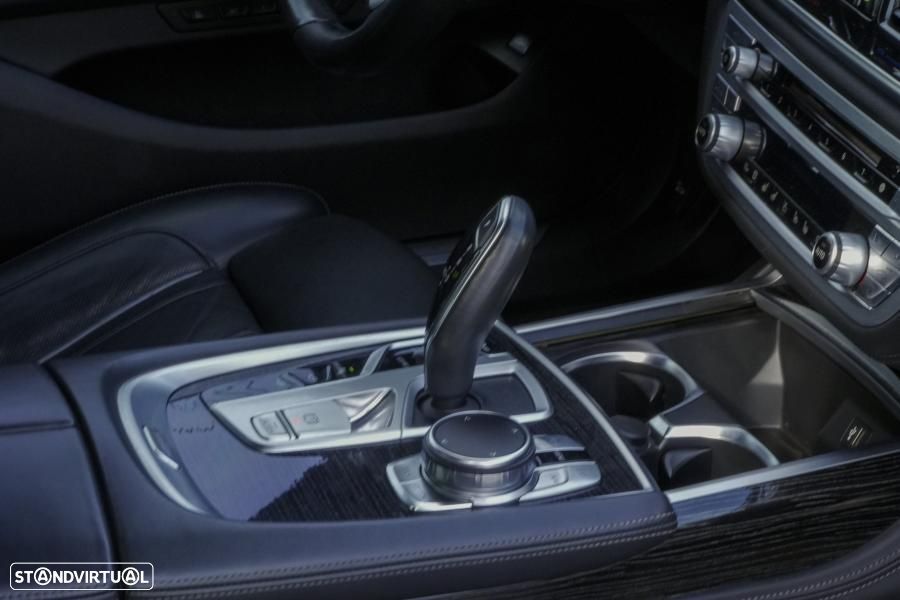 BMW 740 d xDrive Pack M - 16