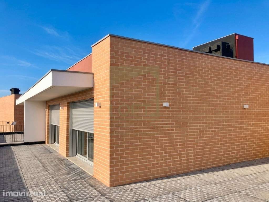 Apartamento T1 com 2 Frentes , Terraço, Totalmente Mobilado e Equip... - Grande imagem: 2/32
