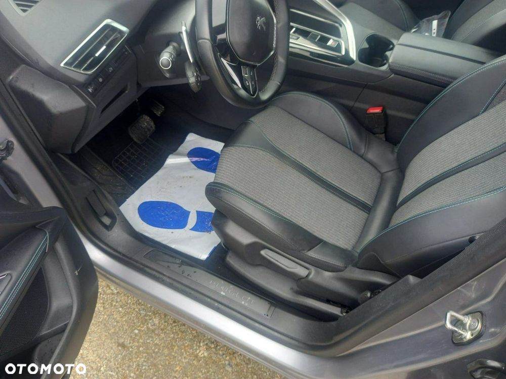 Peugeot 5008 - 13