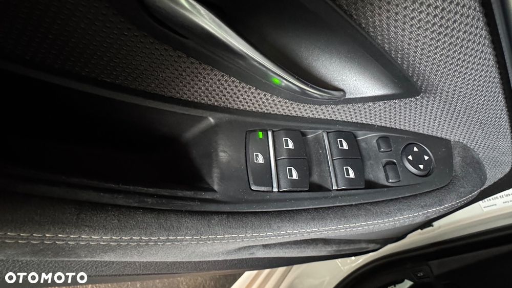 BMW Seria 5 520d xDrive - 24