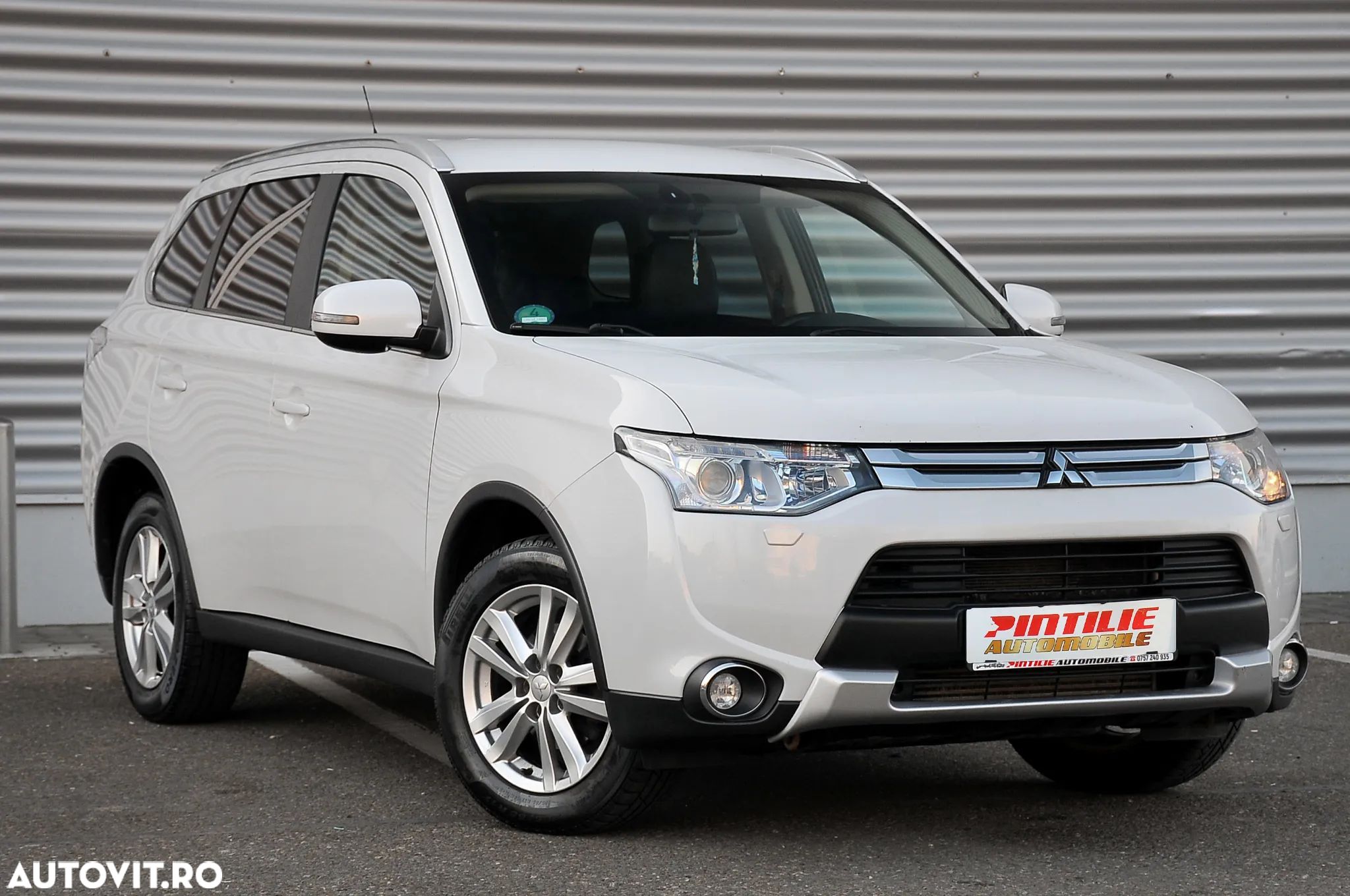 Mitsubishi Outlander 2.2 DI-D 4WD Intense - 1