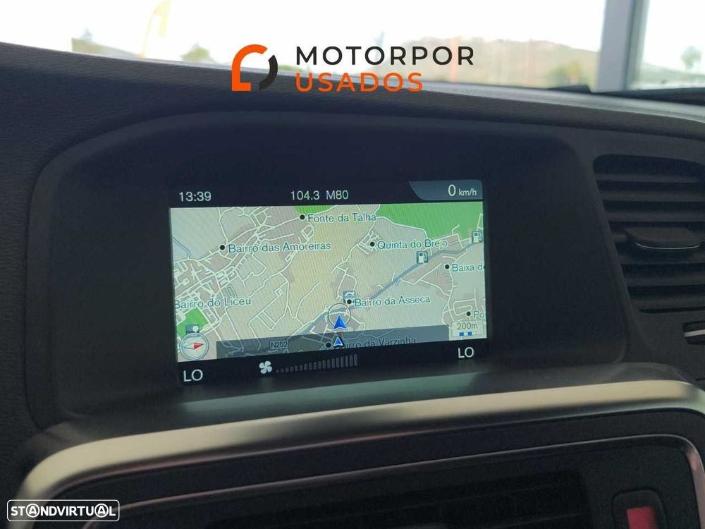 Volvo V60 2.0 D4 R-Design Geartronic - 24