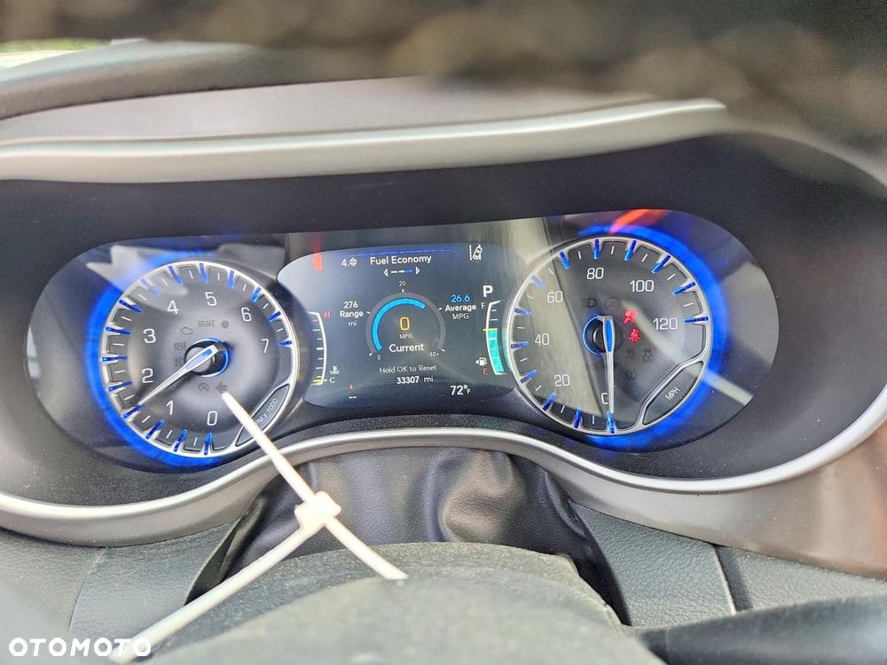 Chrysler Pacifica - 12