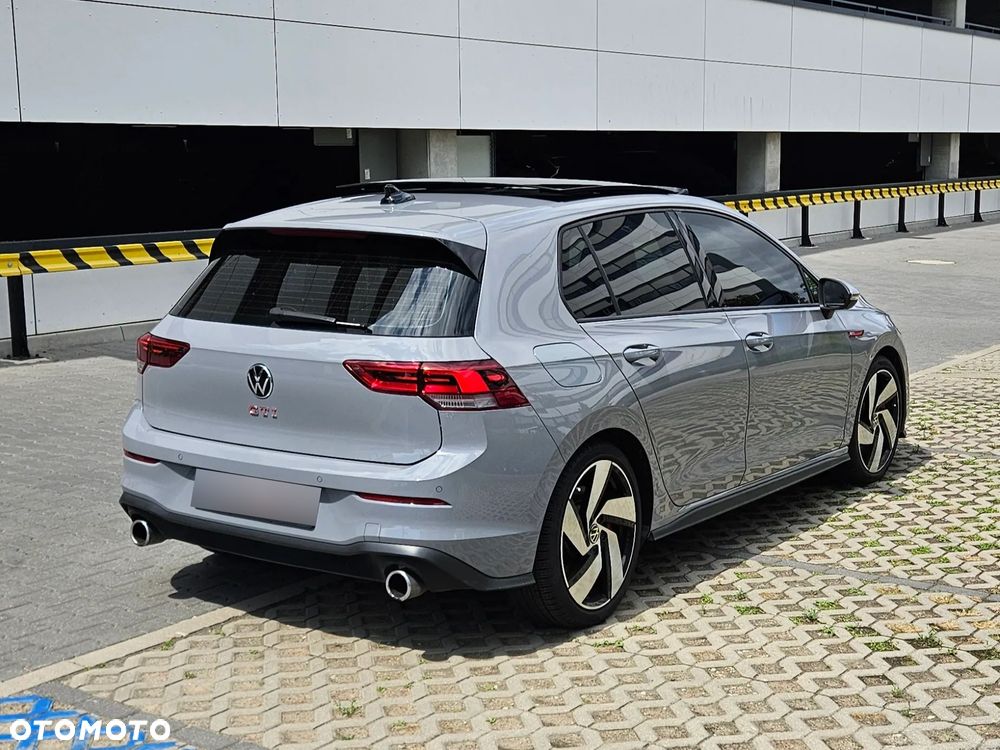 Volkswagen Golf - 6
