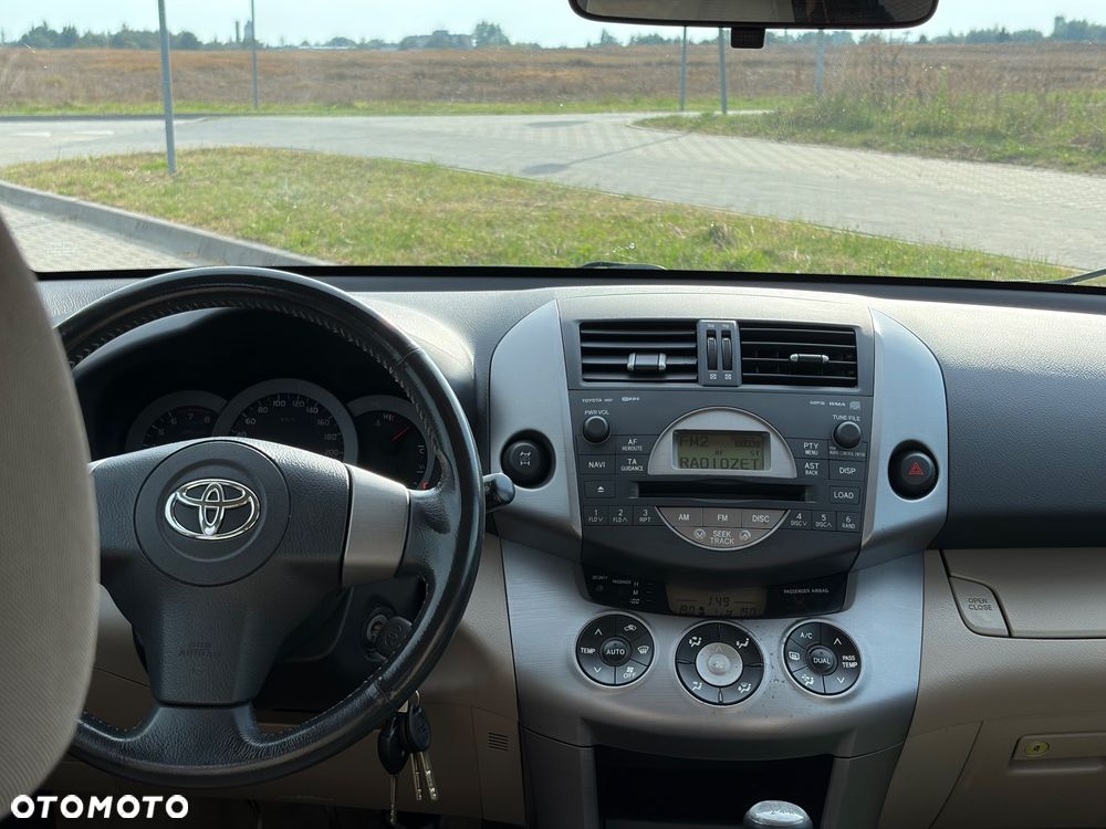 Toyota RAV4 - 23