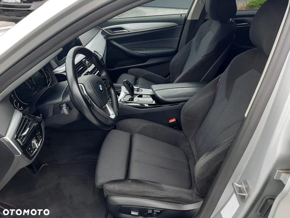 BMW Seria 5 520d Touring M Sport Edition - 17