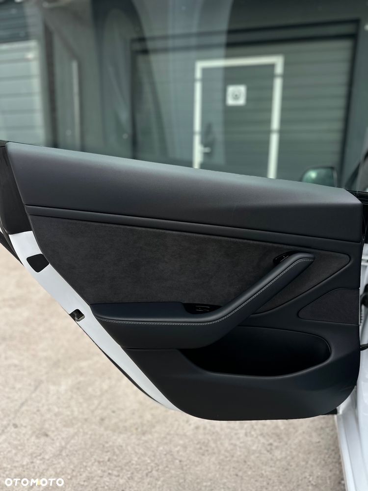 Tesla Model 3 - 14