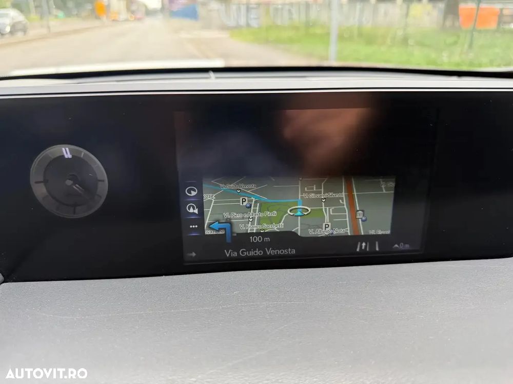 Lexus UX 250h FWD Executive - 13