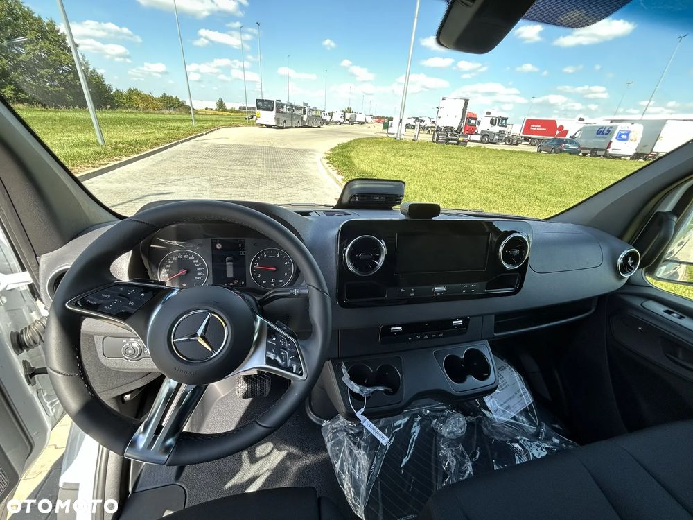 Mercedes-Benz Sprinter - 13