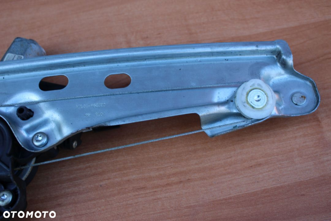 PODNOŚNIK MECHANIZM PODNOSZENIA SZYBY ELEKTRYCZNY LEWY TYŁ OPEL ASTRA K 13406677 - 8