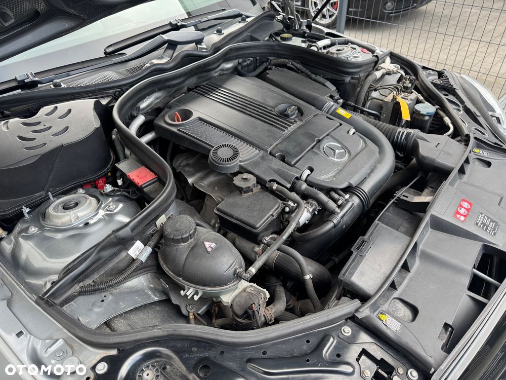 Mercedes-Benz Klasa E 200 CGI BlueEffICIENCY Avantgarde - 16