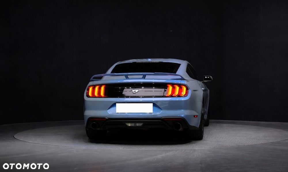 Ford Mustang - 4
