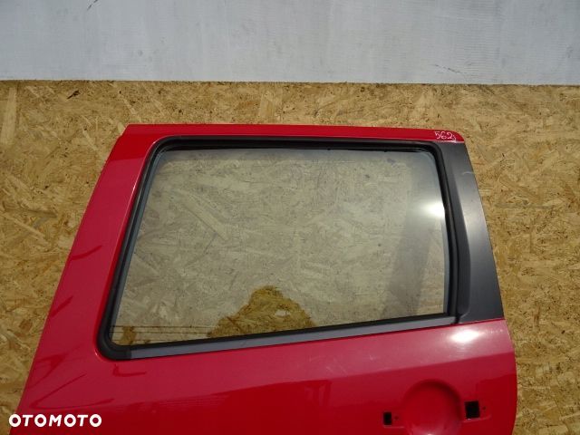DRZWI LEWY TYŁ LEWE TYLNE DAIHATSU YRV - 2