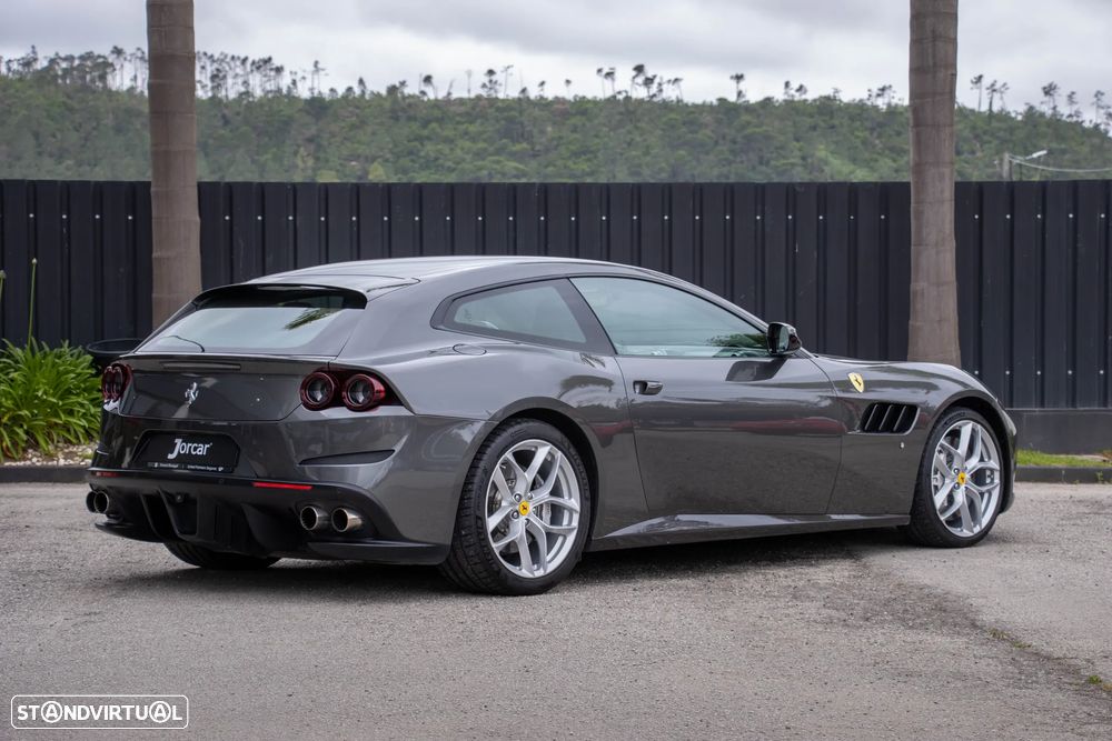 Ferrari GTC4 Lusso - 9