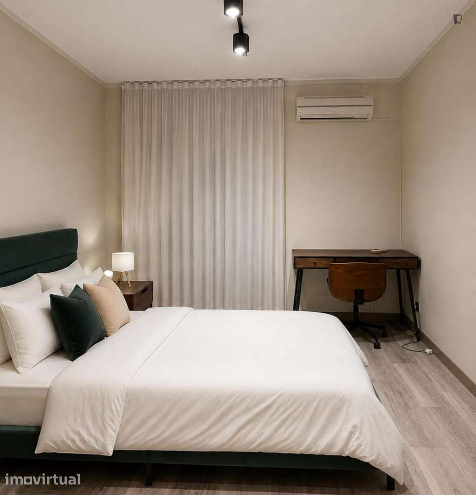 Quarto - localizado em Faro - Grande imagem: 5/7