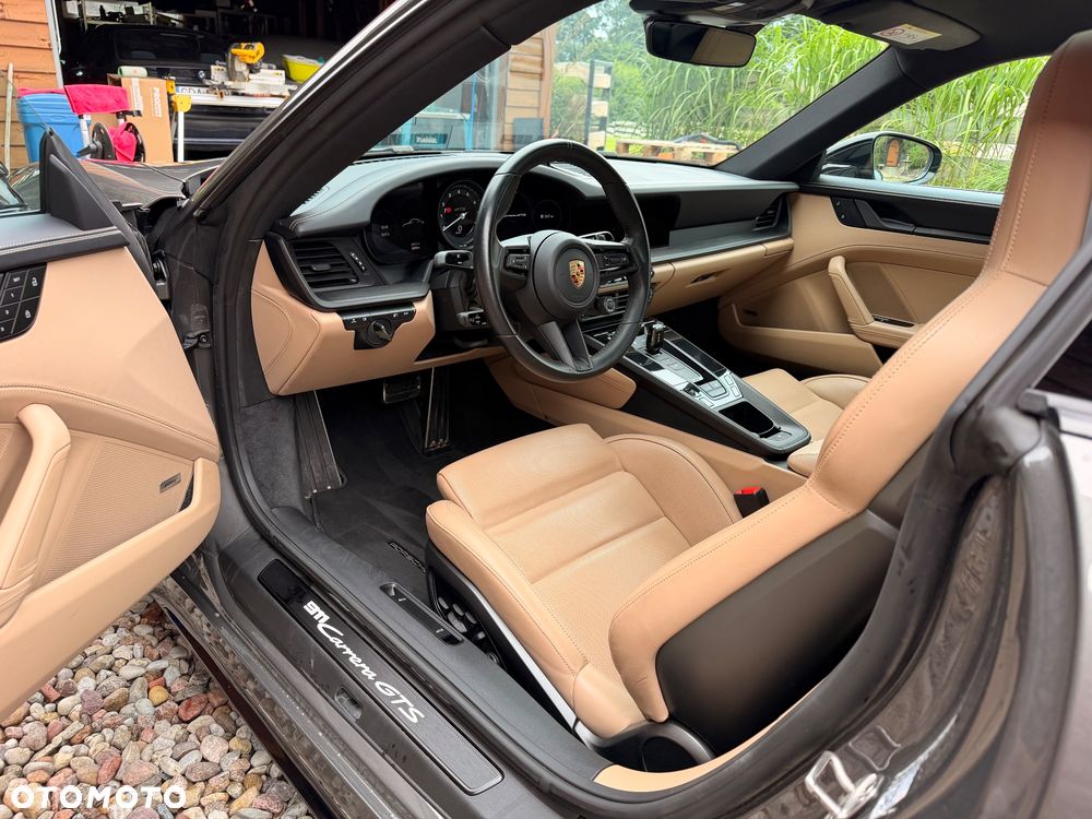 Porsche 911 Carrera GTS - 4