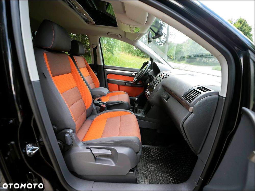 Volkswagen Touran - 38