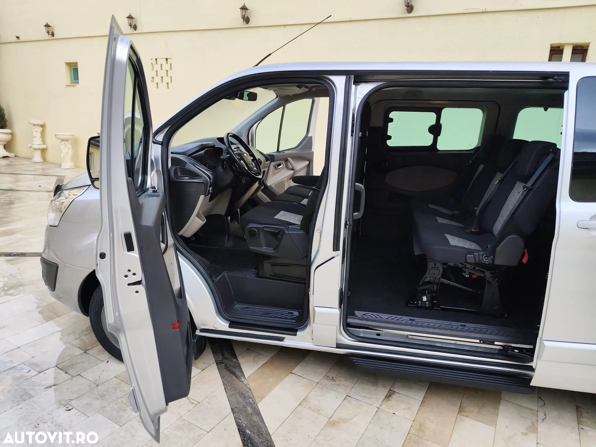 Ford Tourneo Custom - 5