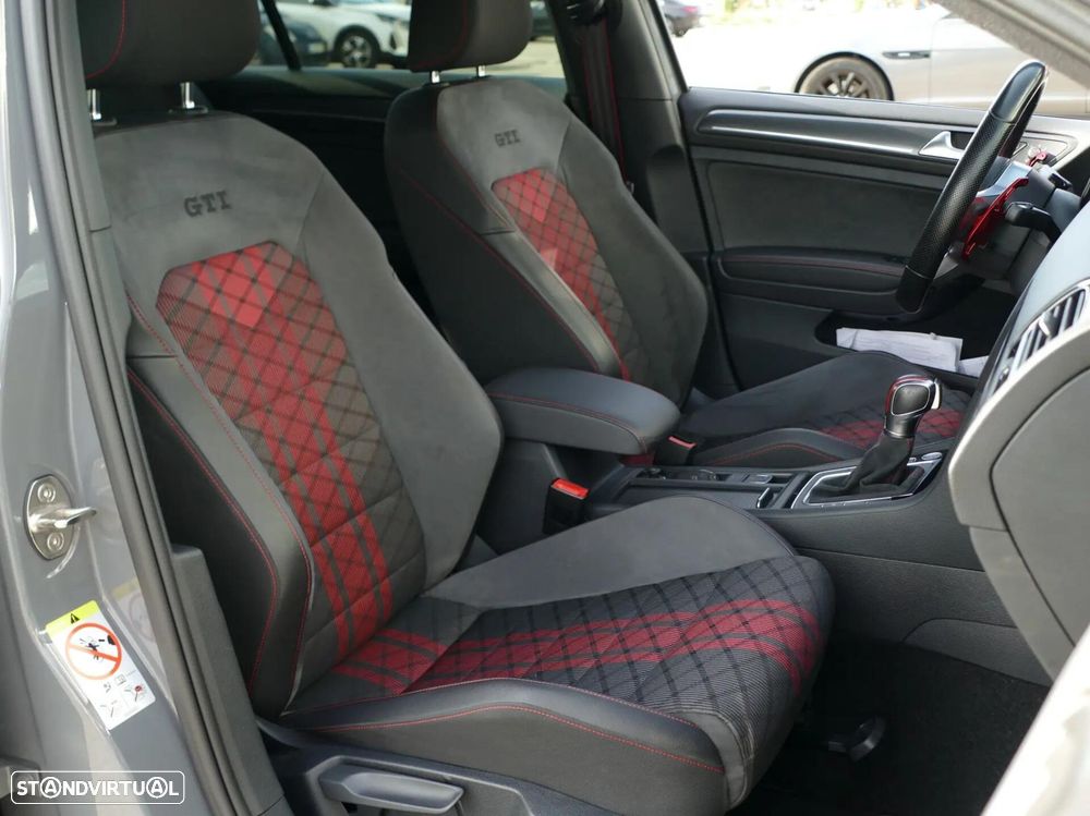 VW Golf 2.0 TSI GTi TCR DSG - 32