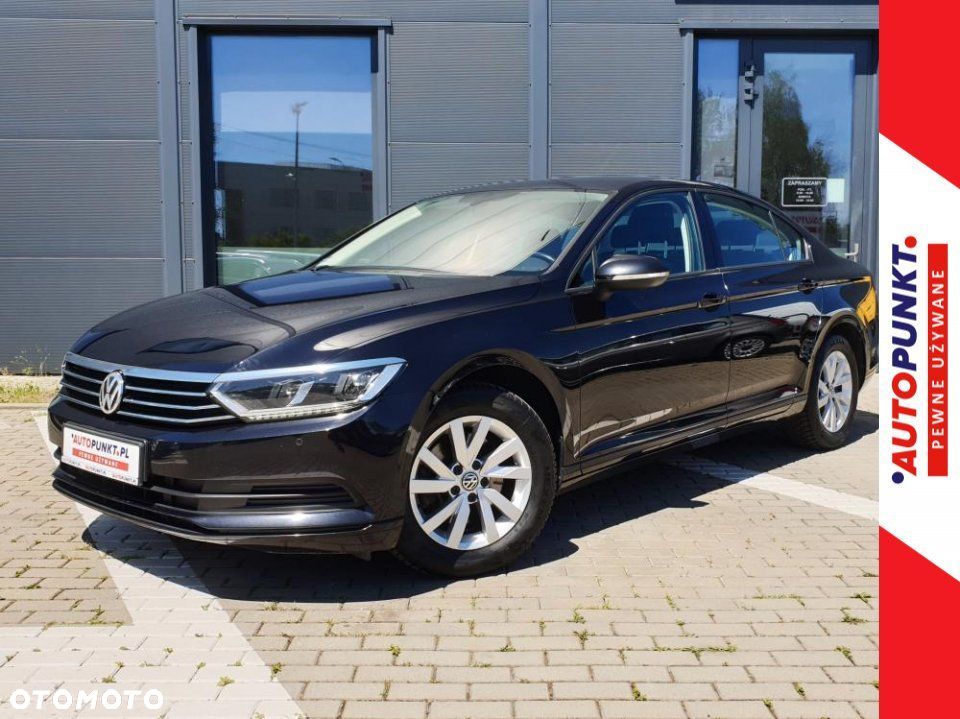 Volkswagen Passat - 1