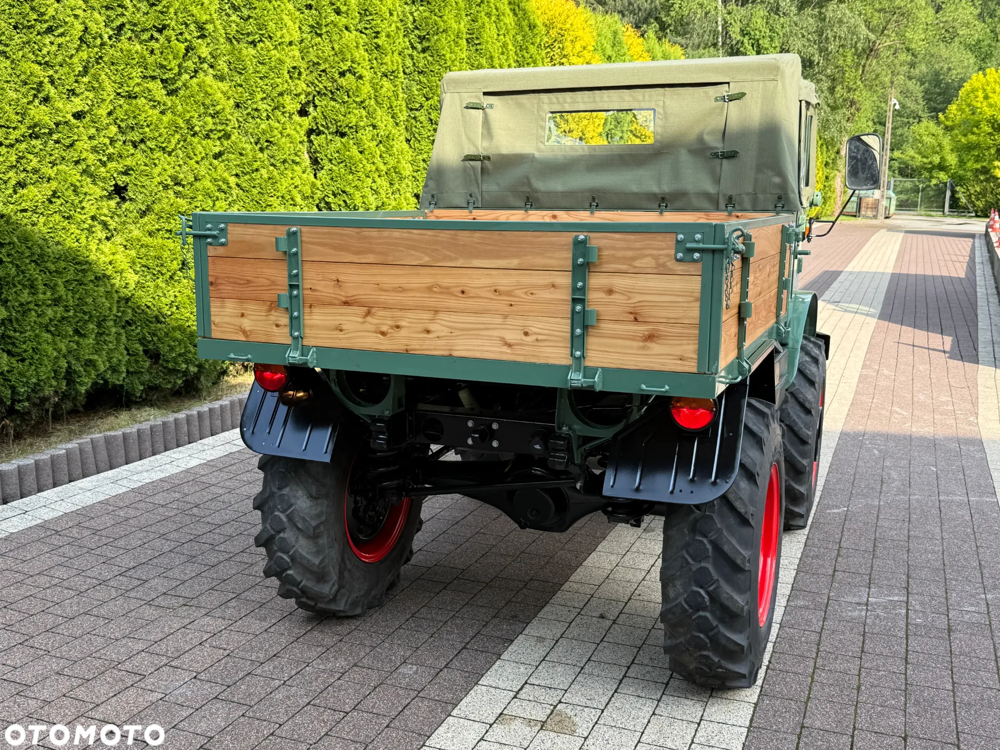 Mercedes-Benz UNIMOG 411 - 10
