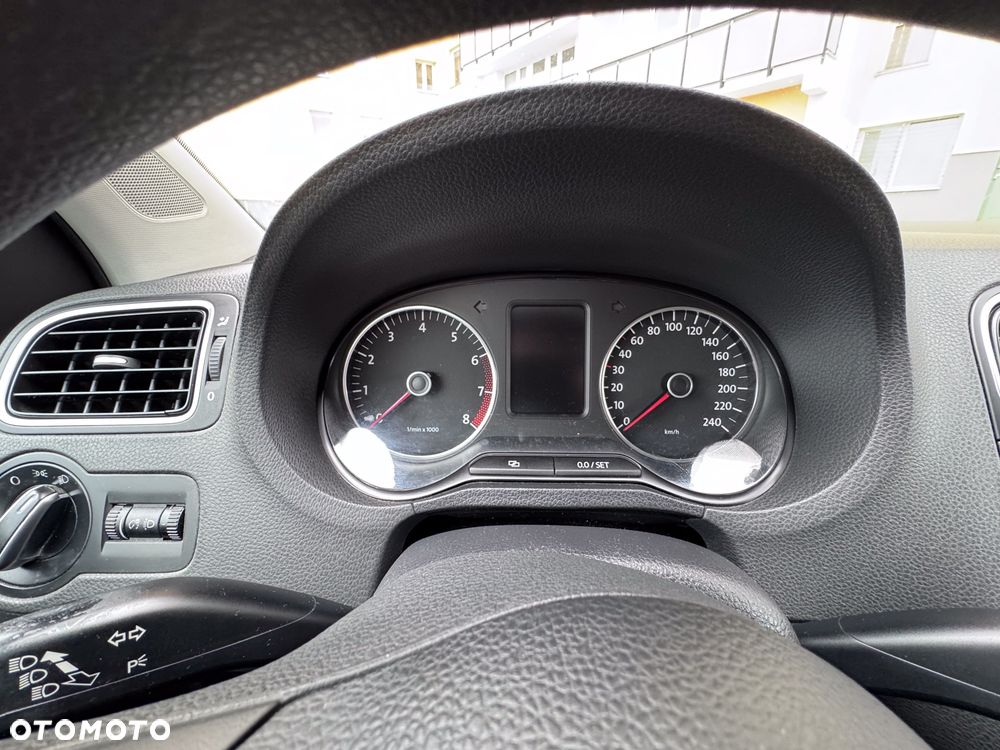 Volkswagen Polo - 2