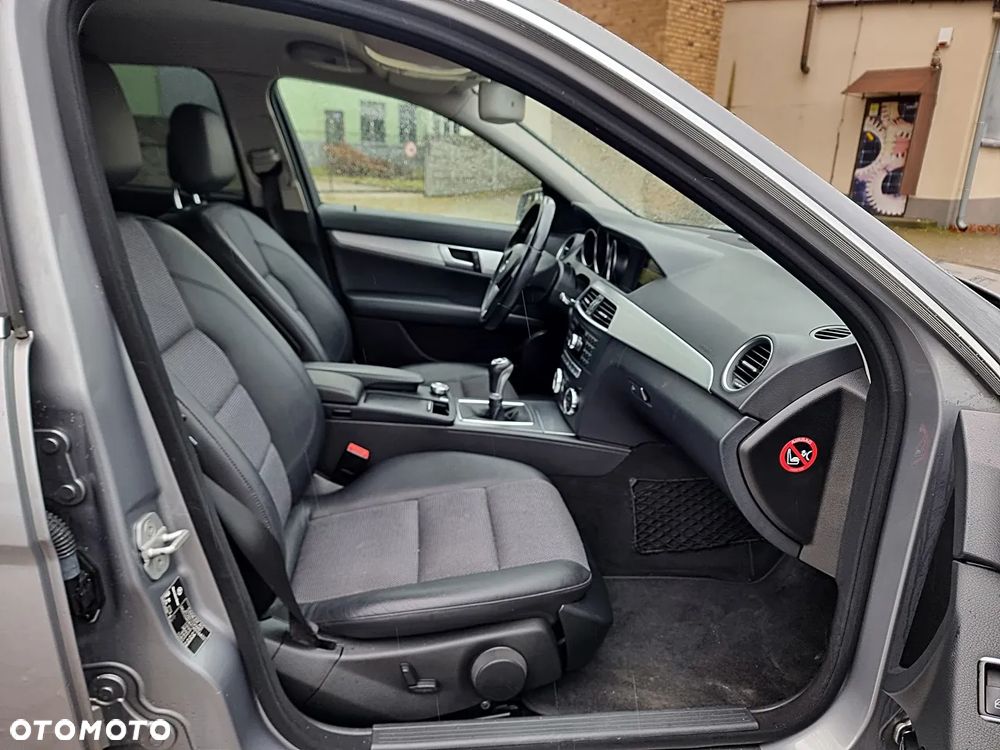 Mercedes-Benz Klasa C 180 CGI BlueEFFICIENCY Avantgarde - 17