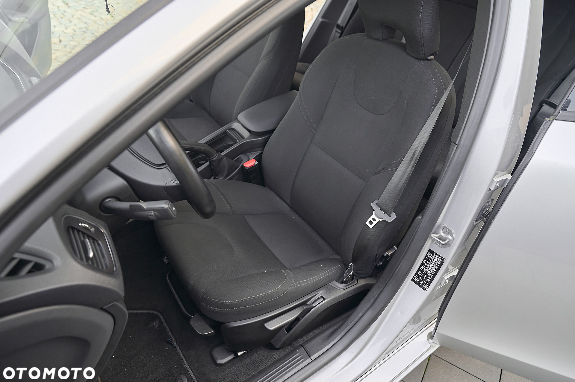 Volvo V40 D2 Momentum - 16